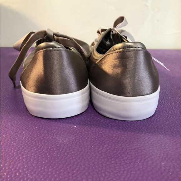 MOSSIMO WOMEN’S SIZE  10 JENA VELVET LACE SNEAKERS - Picture 4 of 7